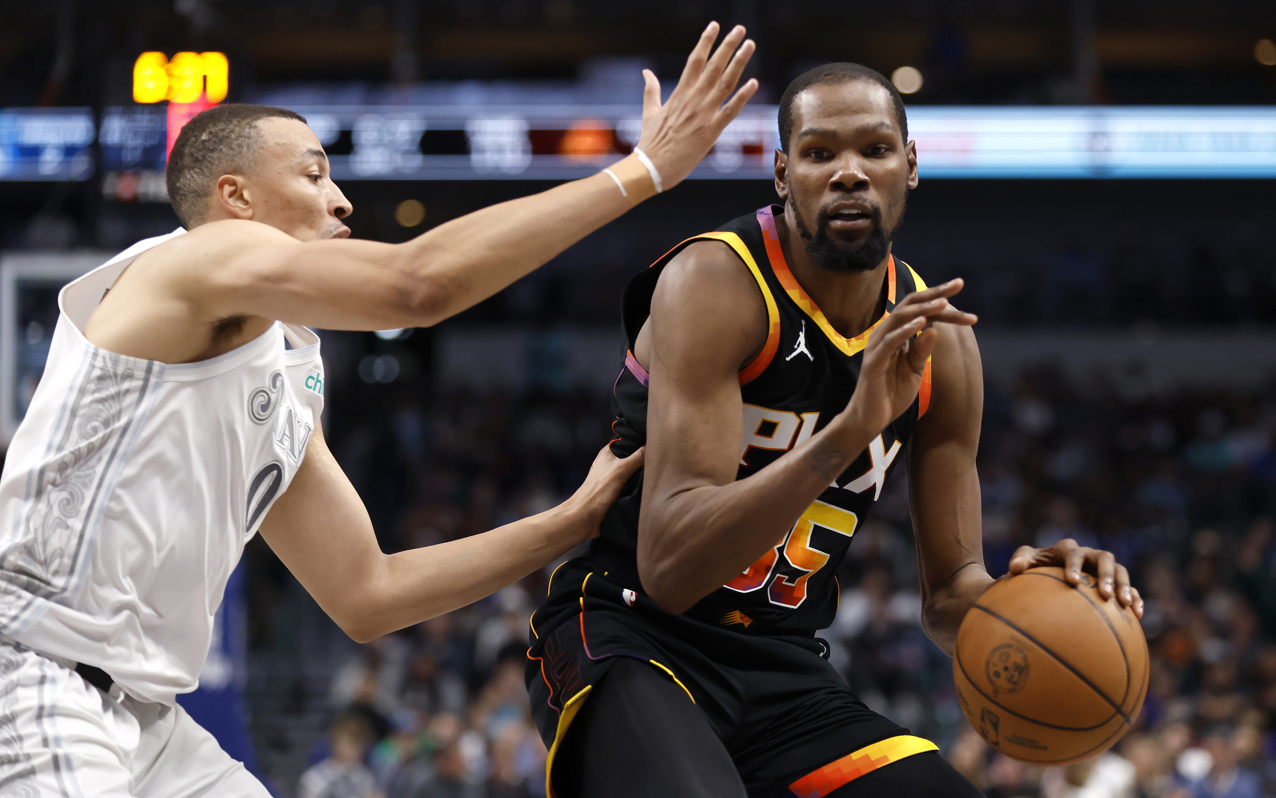 乐动体育-包含从冲刺阶段达拉斯独行侠备战NBA季后赛到俄克拉荷马雷霆防线松动备战意甲，浓眉哥在RNG比赛中出色防守的词条